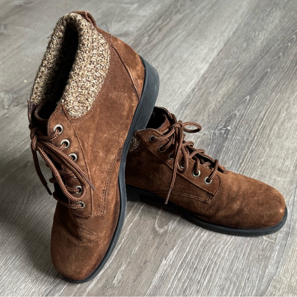 Vintage 90’s Lace-Up Ankle Boots